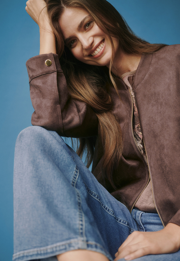 Velourslederjacke mit Stehkragen  / Imagebild