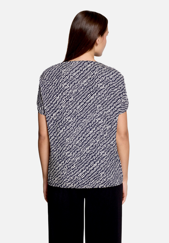 Print-Shirt  mit Gummizug  / Modellfoto Rückseite