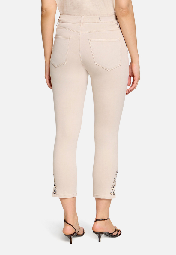 Basic-Jeans mit Waschung / Modellfoto Rückseite