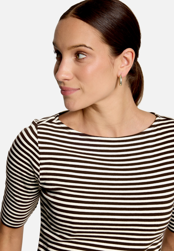 Ringelshirt  mit U-Boot Ausschnitt  / Detailbild