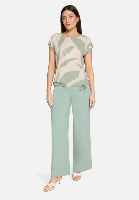 Casual-Shirt mit Print / Modellfoto Vorderseite (Outfit)