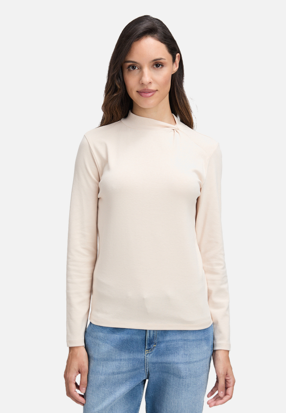 Langarm-Shirt mit Kragen / Modellfoto Vorderseite