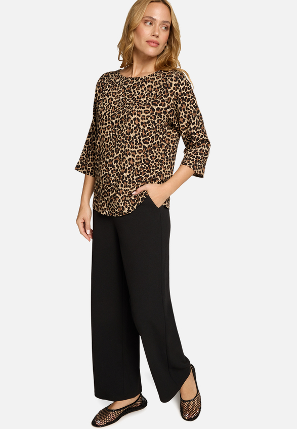 Leobluse mit Rundhalsausschnitt / Modellfoto Vorderseite (Outfit)