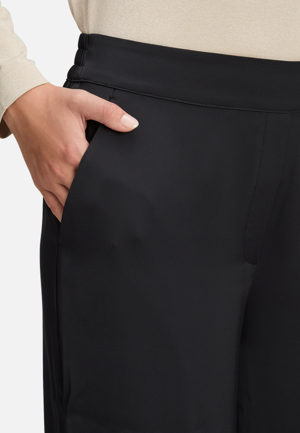 Schlupfhose mit weitem Bein / Detailbild