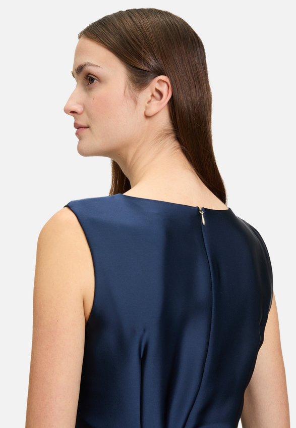 Chiffonkleid mit Plissee / Detailbild