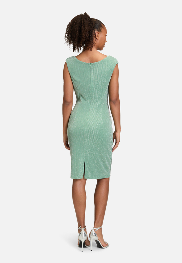 Cocktailkleid im Glitzer-Look / Modellfoto Rückseite