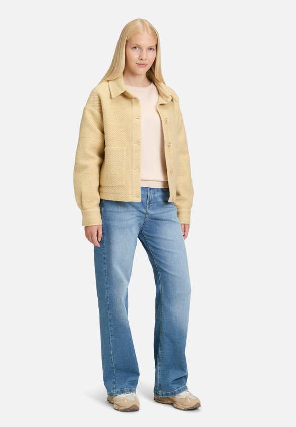 Casual-Jacke mit aufgesetzten Taschen / Modellfoto Vorderseite (Outfit)
