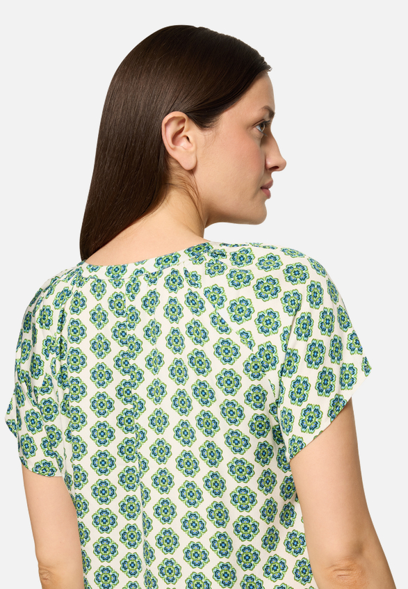 Blusenshirt mit Rüschen / Detailbild
