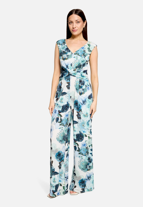 Jumpsuit mit Raffung / Modellfoto Vorderseite