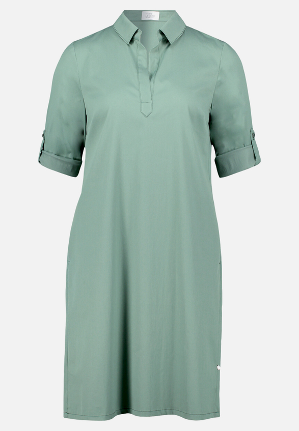 Hemdblusenkleid mit Taschen / Vorderseite