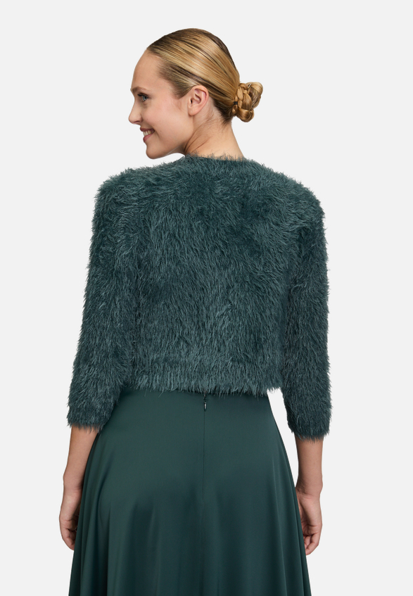Strickbolero mit Struktur / Modellfoto Rückseite