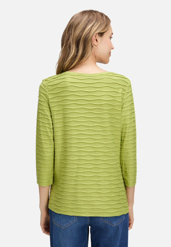 Basic Shirt mit Wellenstruktur / Modellfoto Rückseite