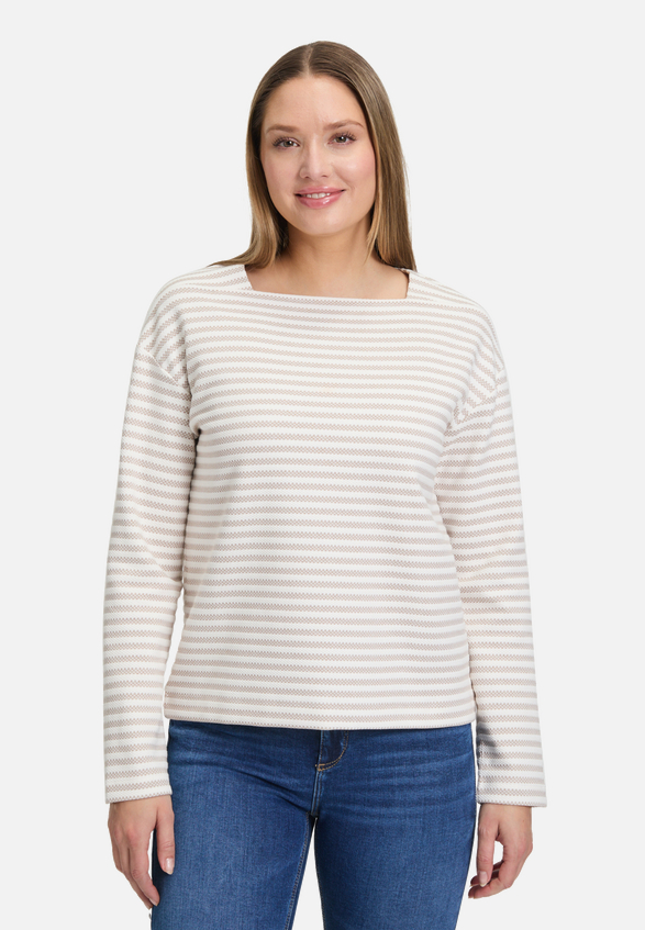 Sweatshirt mit U-Boot-Ausschnitt / Modellfoto Vorderseite