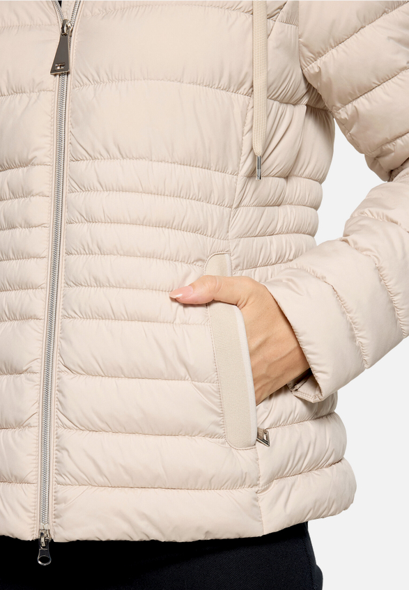 Steppjacke leicht mit abnehmbarer Kapuze / Detailbild