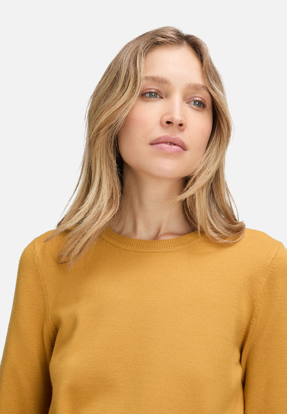 Basic-Strickpullover mit Rundhalsausschnitt / Detailbild