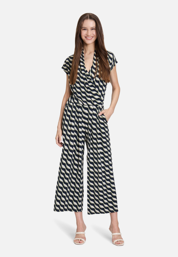 Jumpsuit mit Eingrifftaschen / Modellfoto Vorderseite