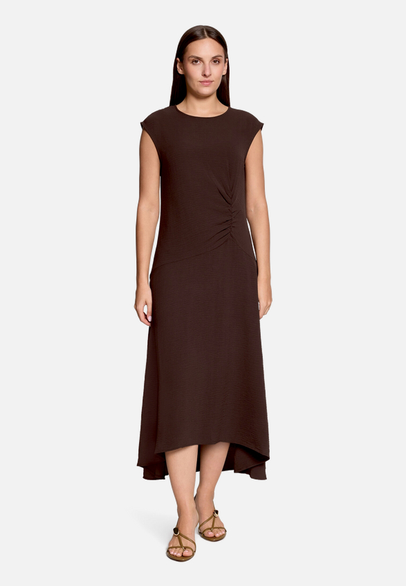 Midikleid mit Raffung / Modellfoto Vorderseite