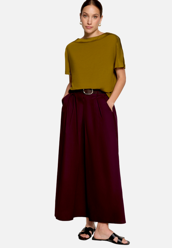 Baumwollrock mit Gürtel / Modellfoto Vorderseite (Outfit)