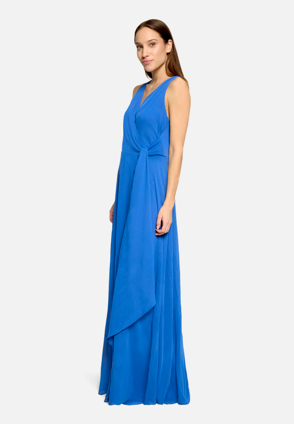 Abendkleid mit Volant / Modellfoto Vorderseite (Outfit)