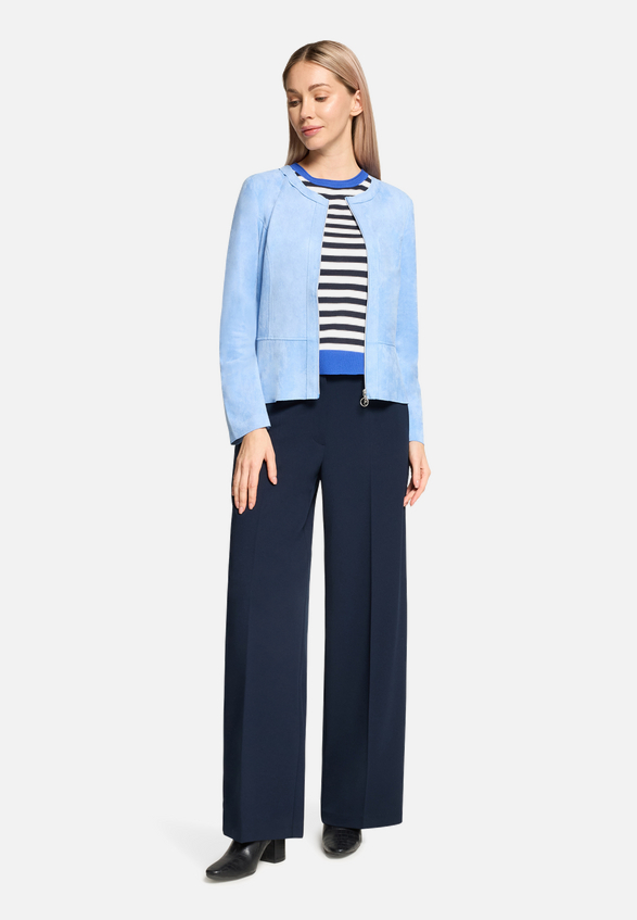 Kurzblazer mit Reißverschluss / Modellfoto Vorderseite (Outfit)