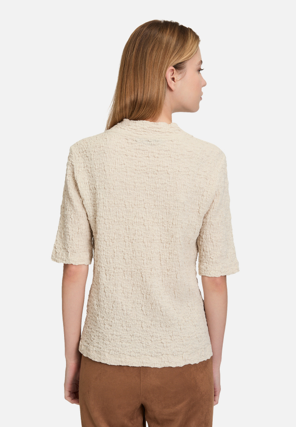 Strukturshirt mit Stehkragen / Modellfoto Rückseite