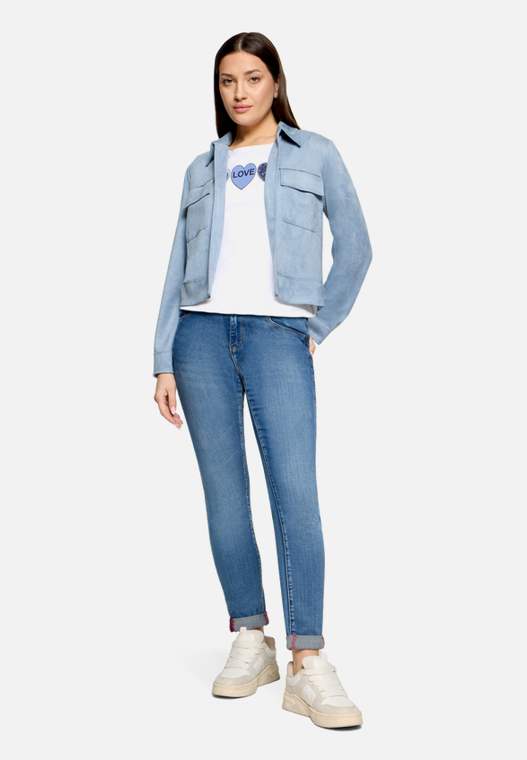 Slim Fit Jeans  mit Stretch Anteil Style Sunny  / Modellfoto Vorderseite (Outfit)