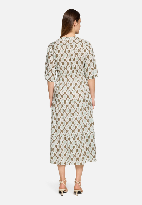 Casual-Kleid tailliert / Modellfoto Rückseite