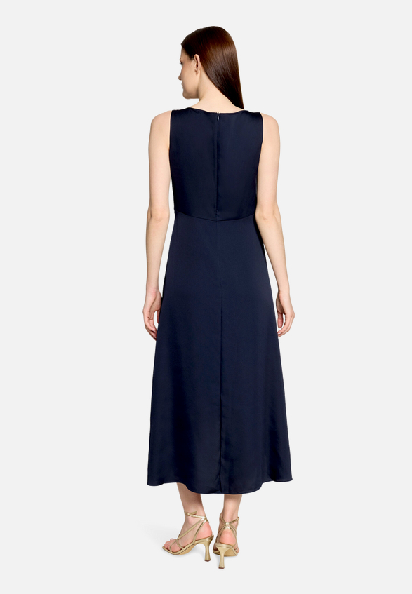 Cocktailkleid mit Raffung / Modellfoto Rückseite