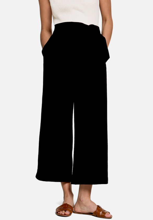 Stoffhose  7/8 Länge mit Schnalle / Modellfoto Vorderseite