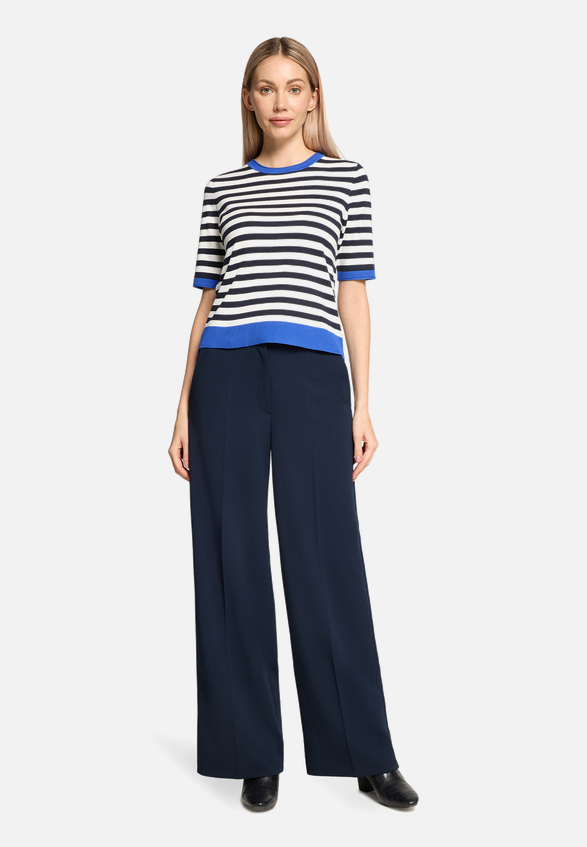 Basic-Pullover kurzarm / Modellfoto Vorderseite (Outfit)