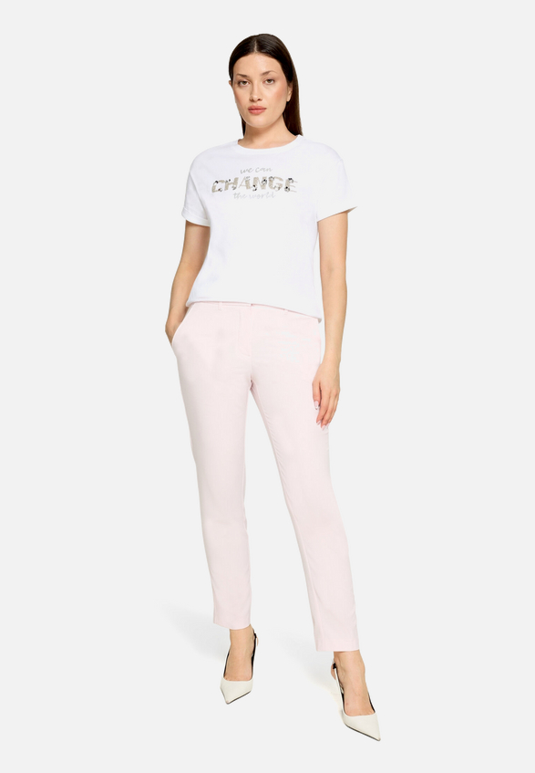 Casual-Shirt mit Stickerei / Modellfoto Vorderseite (Outfit)