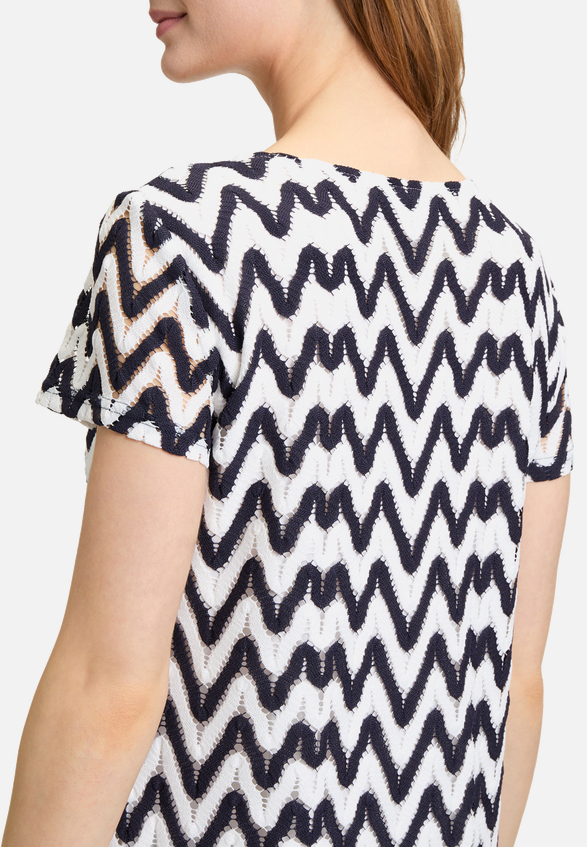 Sommerkleid mit V-Ausschnitt / Detailbild