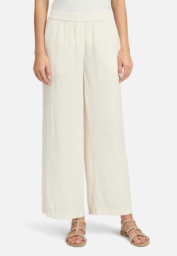Schlupfhose mit Struktur / Modellfoto Vorderseite