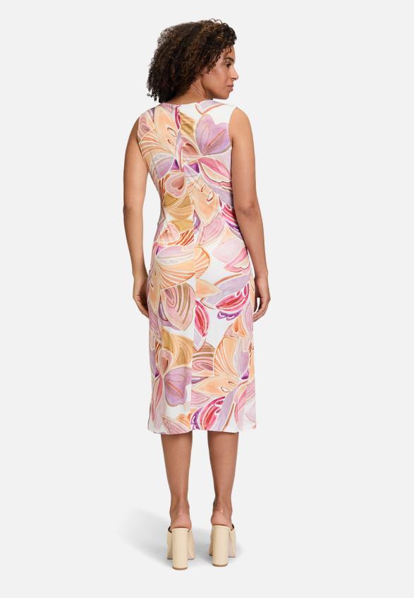 Jerseykleid mit Raffung / Modellfoto Rückseite