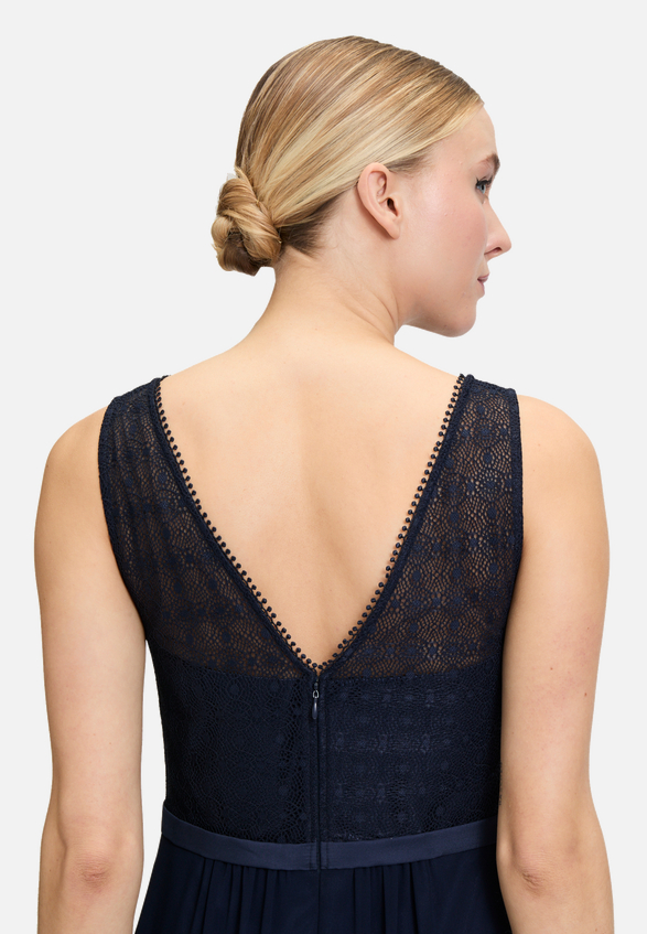 Abendkleid mit Spitze / Detailbild