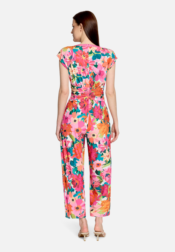 Jumpsuit mit Blumenprint / Modellfoto Rückseite