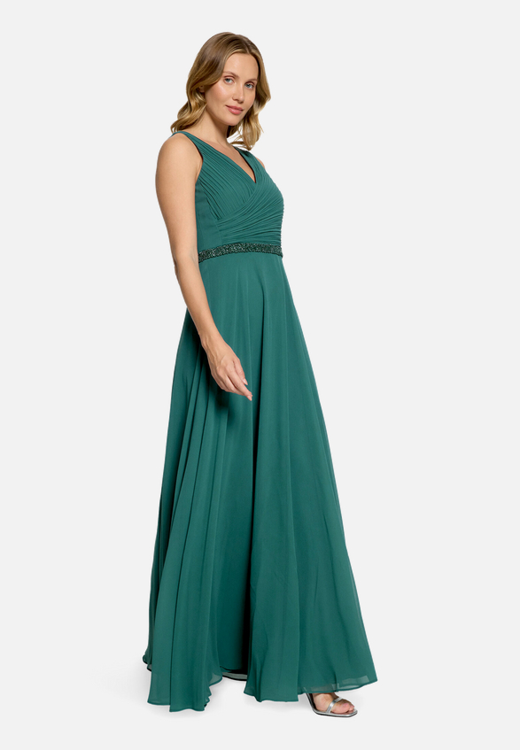 Abendkleid mit Plissee / Modellfoto Vorderseite (Outfit)