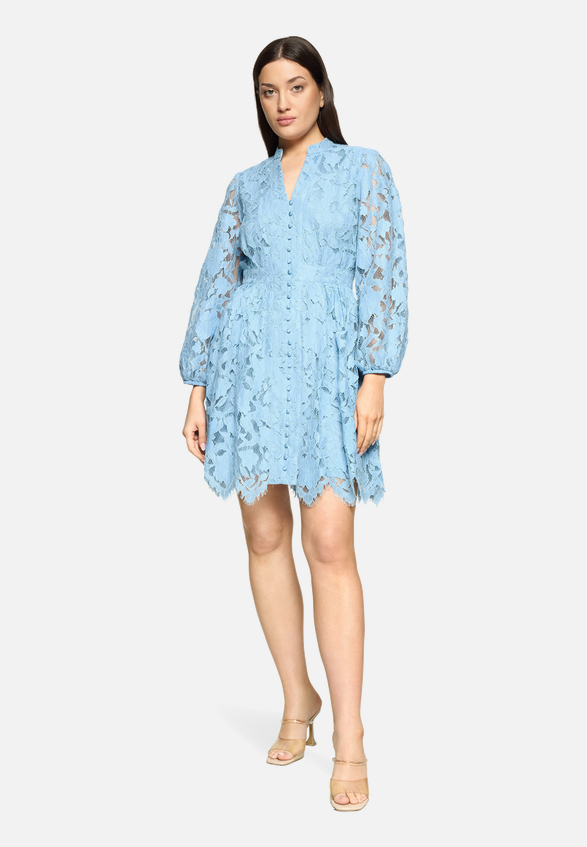 Spitzenkleid mit Spitze / Modellfoto Vorderseite