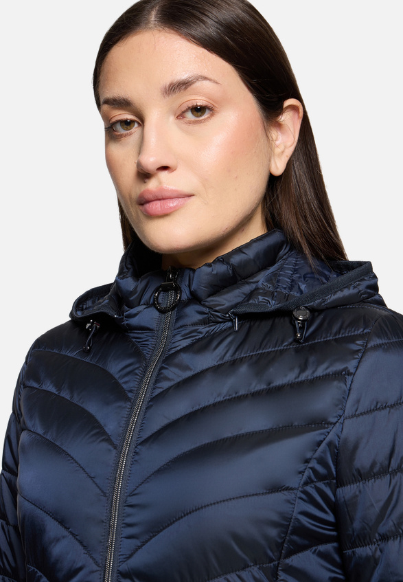 Outdoorjacke mit abnehmbarer Kapuze / Detailbild