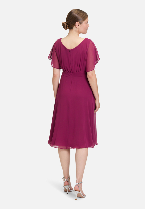 Cocktailkleid kurzarm / Modellfoto Rückseite