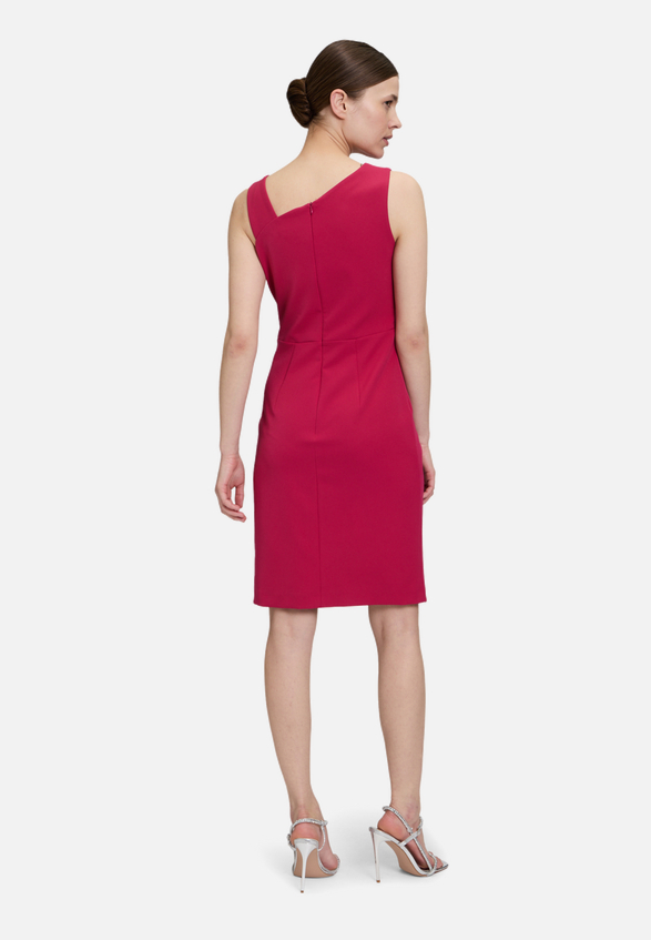 Cocktailkleid ohne Arm / Modellfoto Rückseite