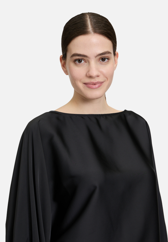 Satin-Bluse mit Fledermausärmeln / Detailbild