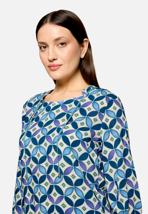 Blusenshirt mit Schnürung / Detailbild