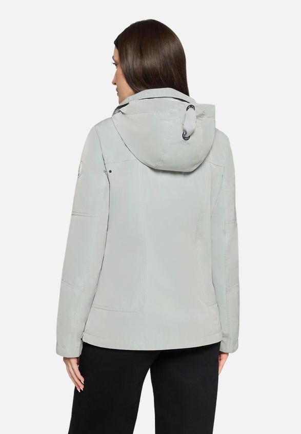 Sommerjacke mit abnehmbarer Kapuze / Modellfoto Rückseite