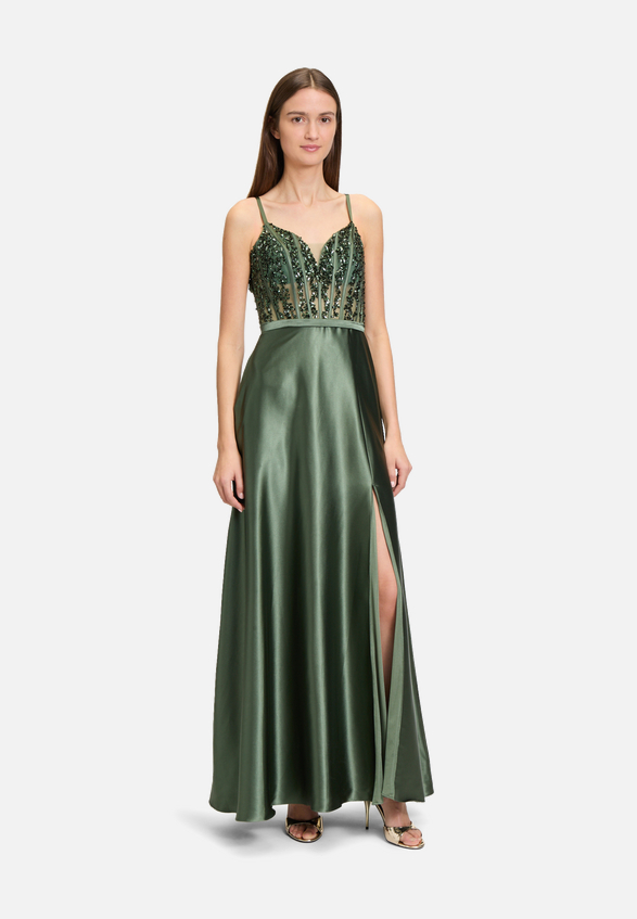 Abendkleid mit Stickerei / Modellfoto Vorderseite