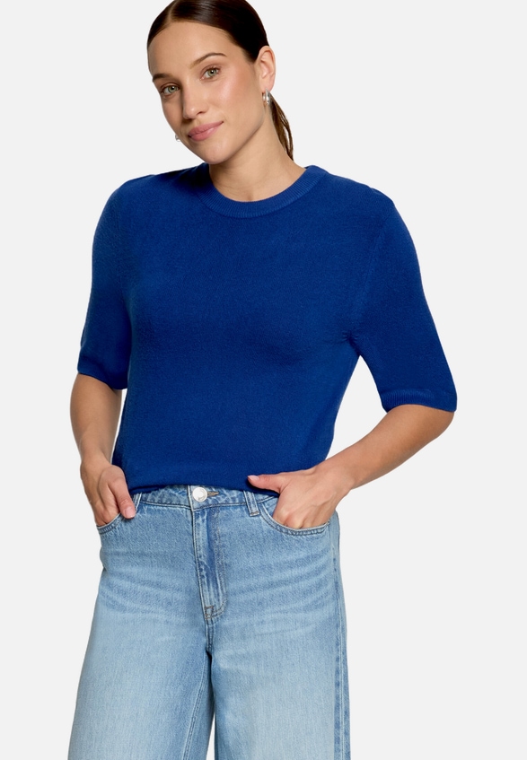 Basic-Strickpullover  kurzarm / Modellfoto Vorderseite