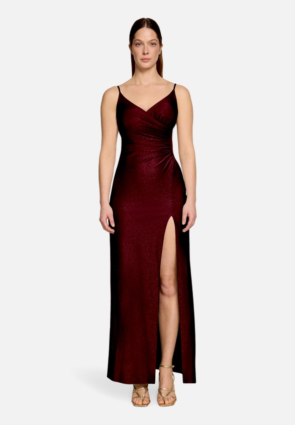 Abendkleid mit Seitenschlitzen / Modellfoto Vorderseite