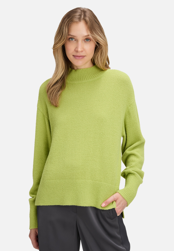 Strickpullover mit Lurexfaden / Modellfoto Vorderseite