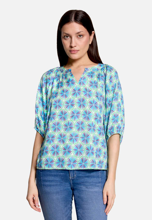 Casual-Bluse mit Raffung / Modellfoto Vorderseite
