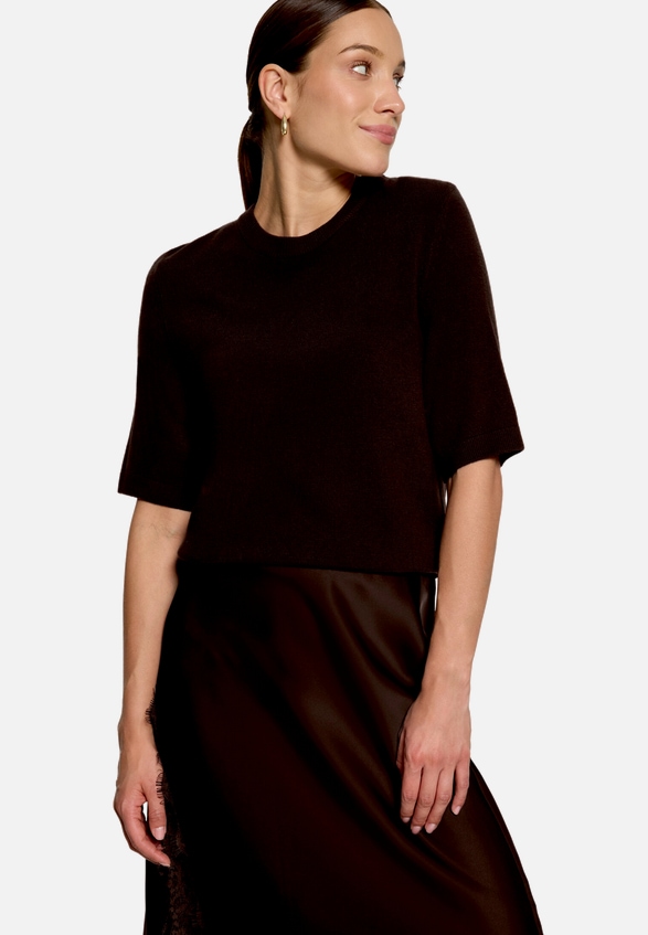 Basic-Strickpullover  kurzarm / Modellfoto Vorderseite